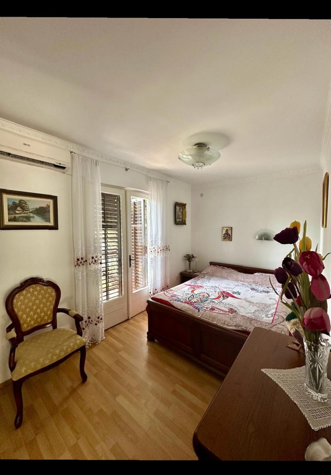 Apartment Botanicheskiy Sad Sutomore Buitenkant foto
