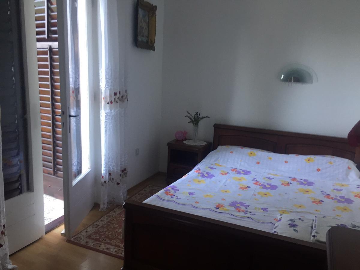 Apartment Botanicheskiy Sad Sutomore Buitenkant foto